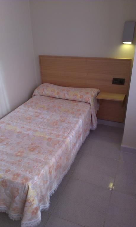 Hostal Bisbal Only Adults No Ac Valencia Ruang foto
