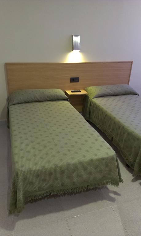 Hostal Bisbal Only Adults No Ac Valencia Ruang foto
