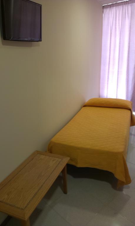 Hostal Bisbal Only Adults No Ac Valencia Ruang foto