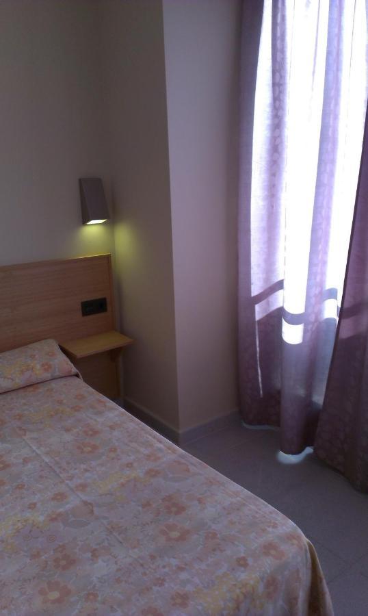 Hostal Bisbal Only Adults No Ac Valencia Bagian luar foto